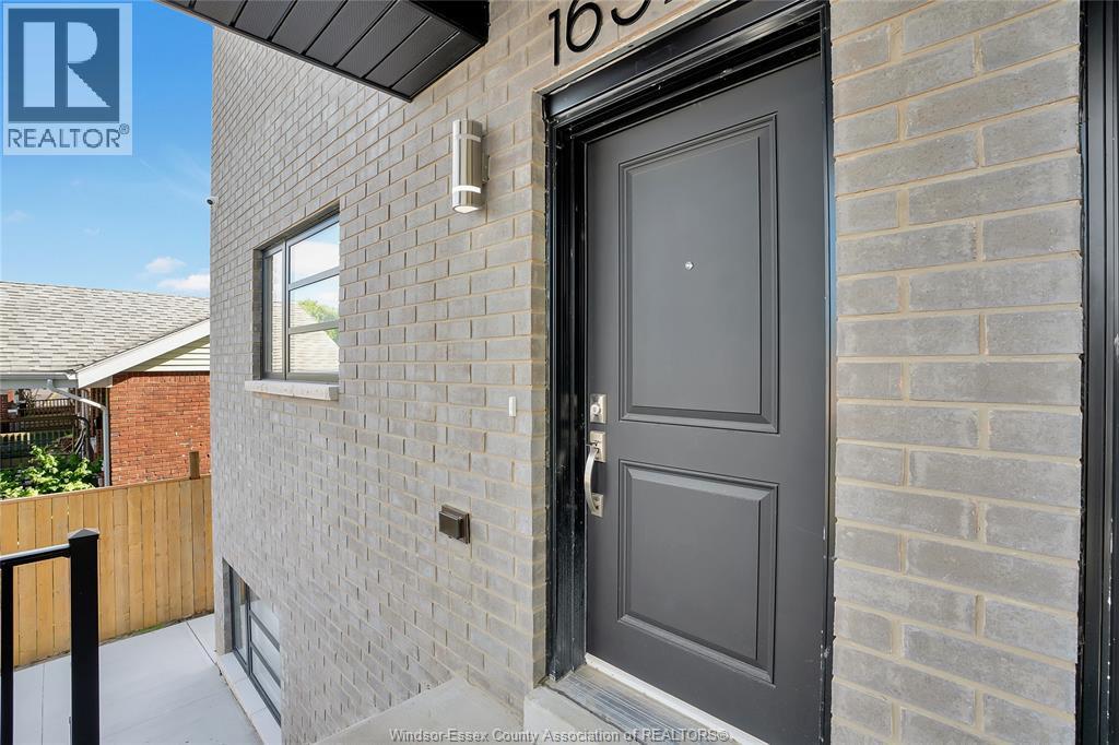 1044 Howard Avenue Unit# A, Windsor, ON - Outdoor With Exterior