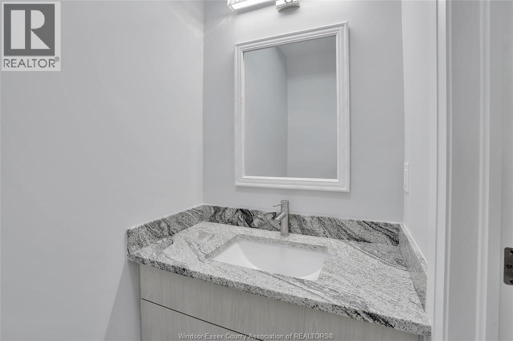 1044 Howard Avenue Unit# A, Windsor, ON - Indoor Photo Showing Bathroom