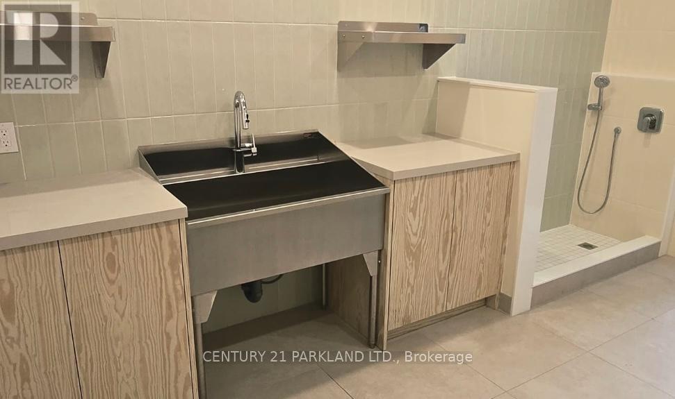 1208 - 8960 Jane Street, Vaughan, ON - Indoor Photo Showing Laundry Room