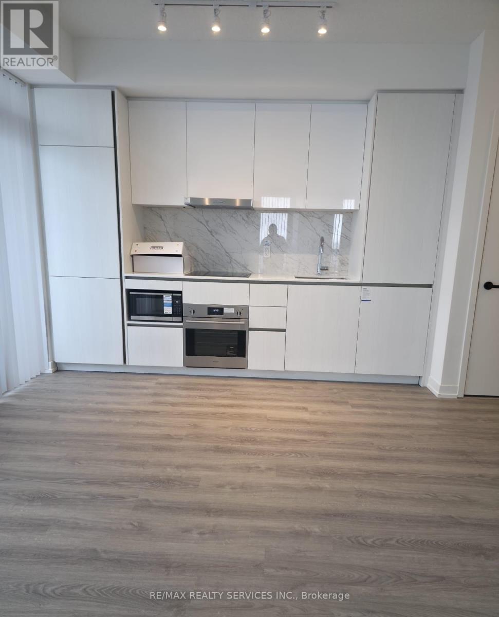 2006 - 8 Interchange Way W, Vaughan, ON - Indoor Photo Showing Kitchen