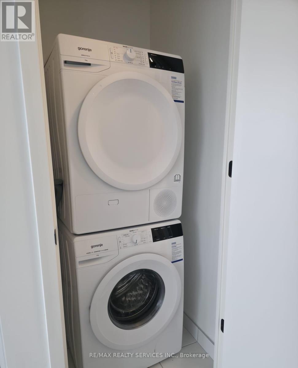 2006 - 8 Interchange Way W, Vaughan, ON - Indoor Photo Showing Laundry Room