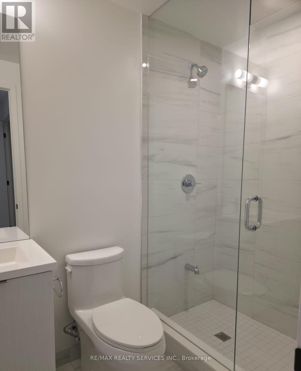 2006 - 8 Interchange Way W, Vaughan, ON - Indoor Photo Showing Bathroom