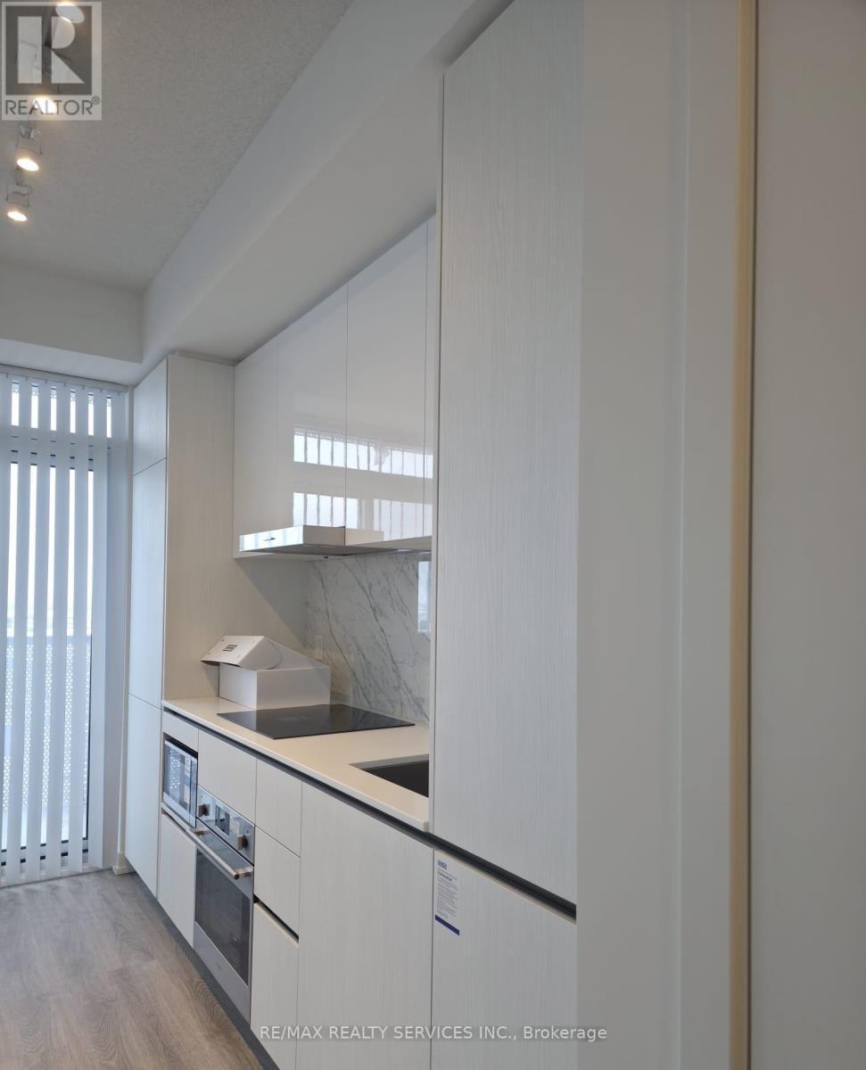 2006 - 8 Interchange Way W, Vaughan, ON - Indoor Photo Showing Kitchen