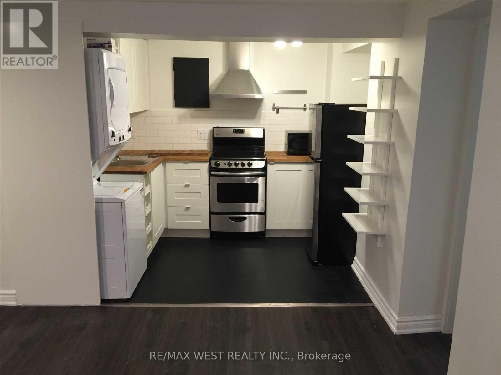 4 - 152 Dowling Avenue, Toronto, ON - Indoor Photo Showing Other Room