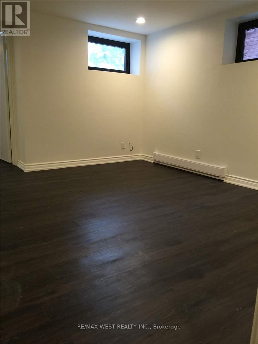 4 - 152 Dowling Avenue, Toronto, ON - Indoor Photo Showing Other Room