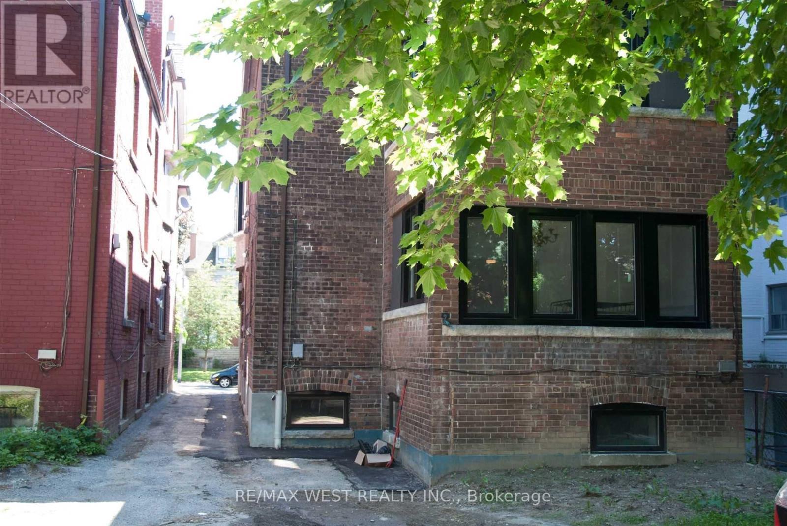 4 - 152 Dowling Avenue, Toronto, ON - Outdoor