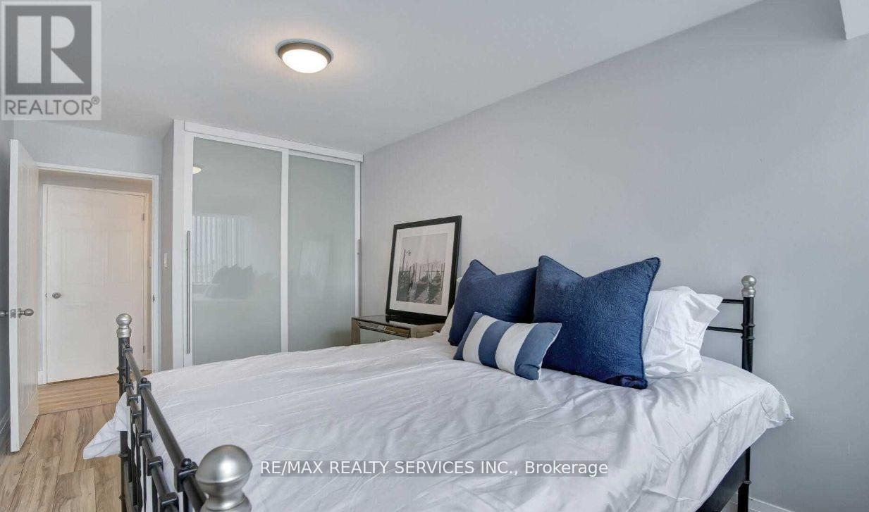 407 - 350 Webb Drive, Mississauga, ON - Indoor Photo Showing Bedroom