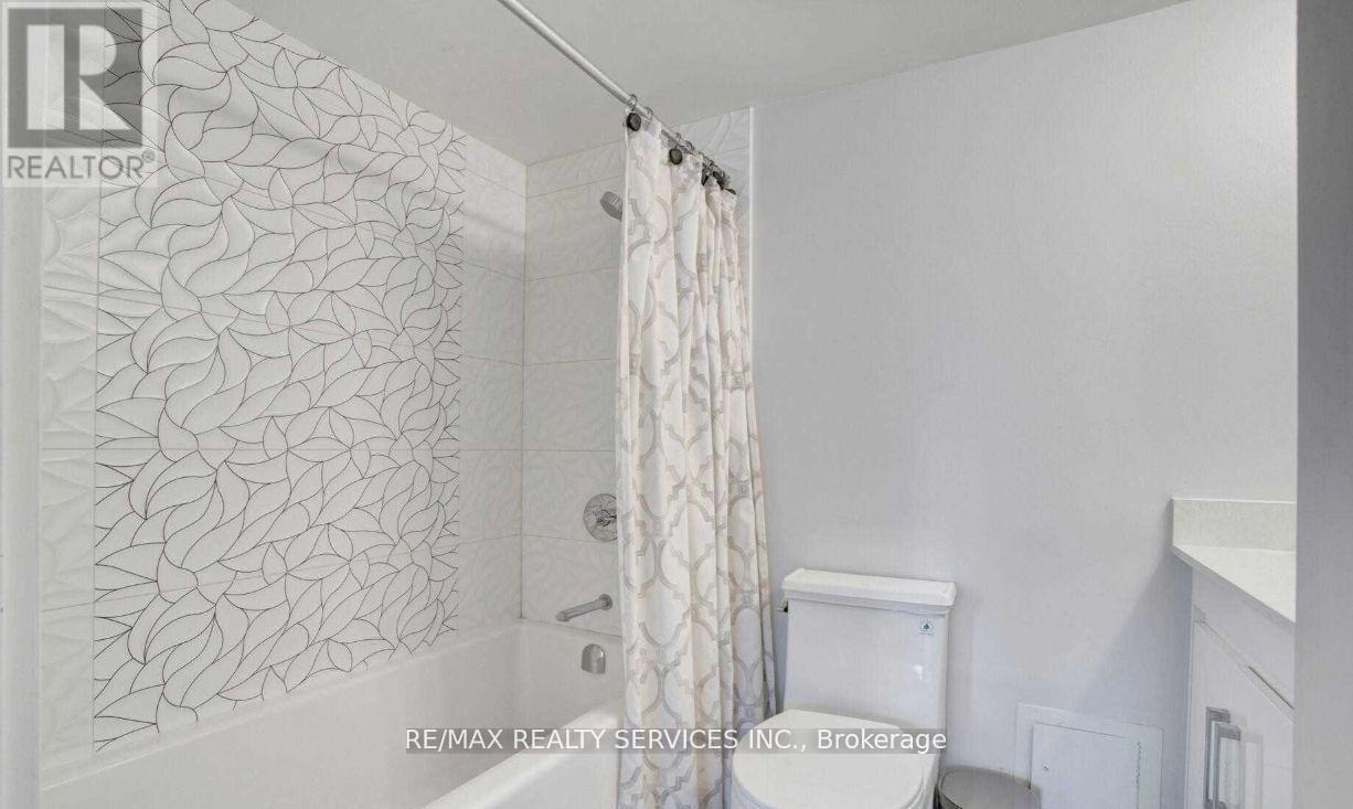 407 - 350 Webb Drive, Mississauga, ON - Indoor Photo Showing Bathroom