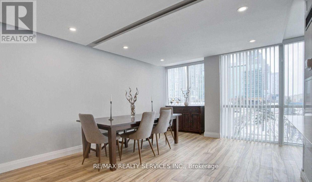 407 - 350 Webb Drive, Mississauga, ON - Indoor Photo Showing Dining Room