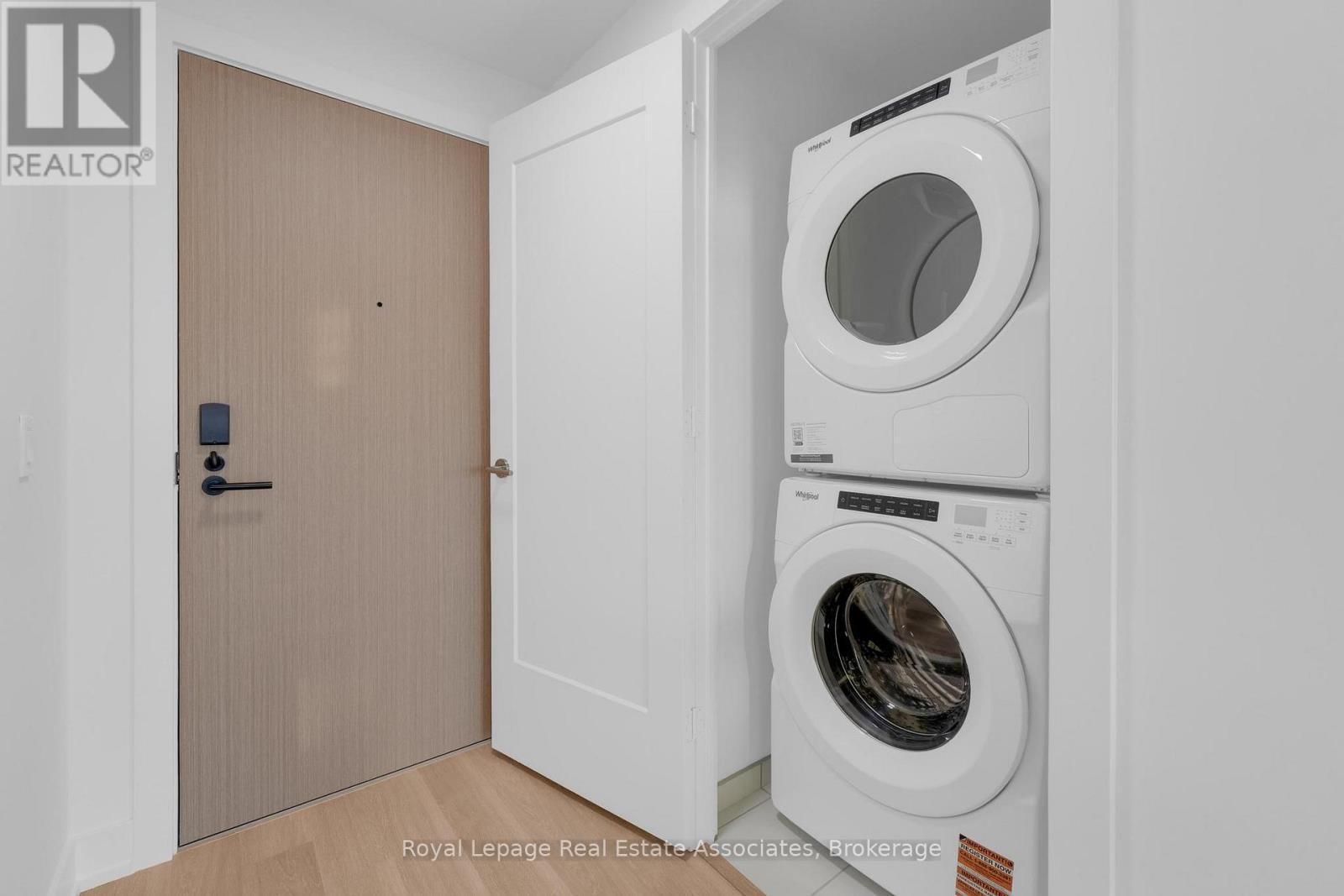 1008 - 60 Central Park Roadway, Toronto, ON - Indoor Photo Showing Laundry Room