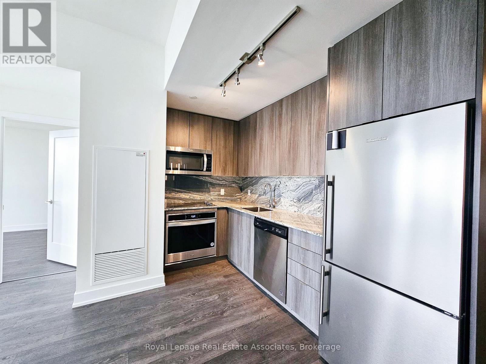2036 - 5 Mabelle Avenue, Toronto, ON - Indoor Photo Showing Kitchen With Stainless Steel Kitchen