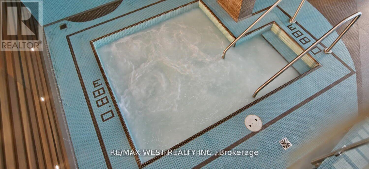 407 - 80 Marine Parade Drive, Toronto, ON - Photo Showing Other Room