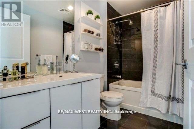407 - 80 Marine Parade Drive, Toronto, ON - Indoor Photo Showing Bathroom