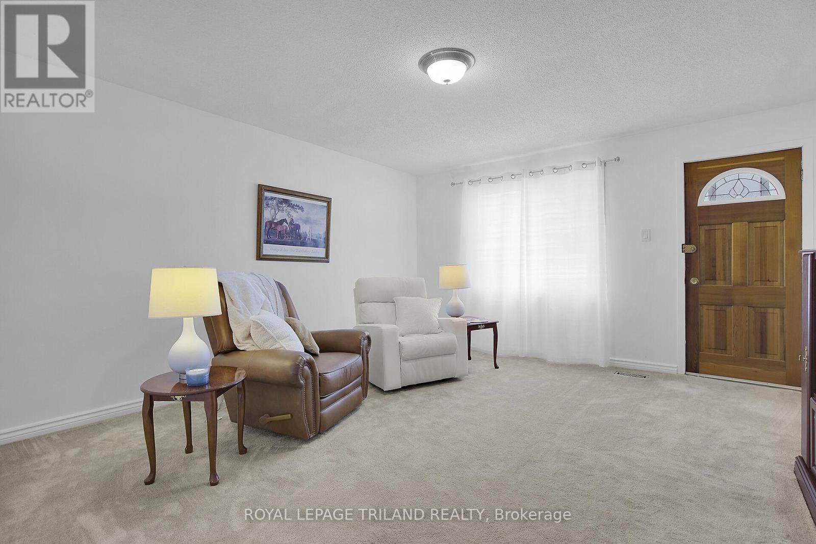 209 Water Street, Lucan Biddulph (Lucan), ON - Indoor