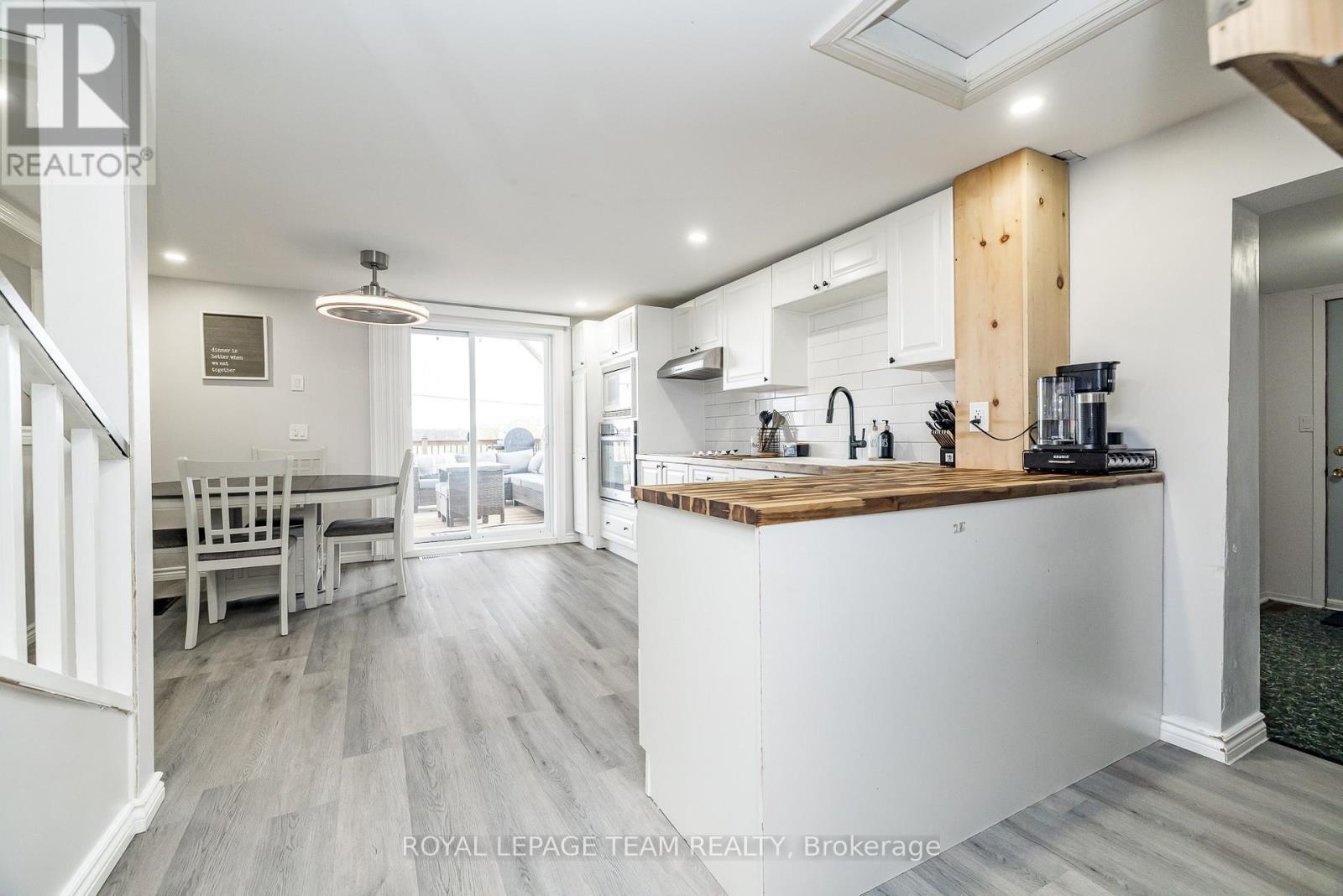 10528 Van Allen Road, North Dundas, ON - Indoor Photo Showing Kitchen