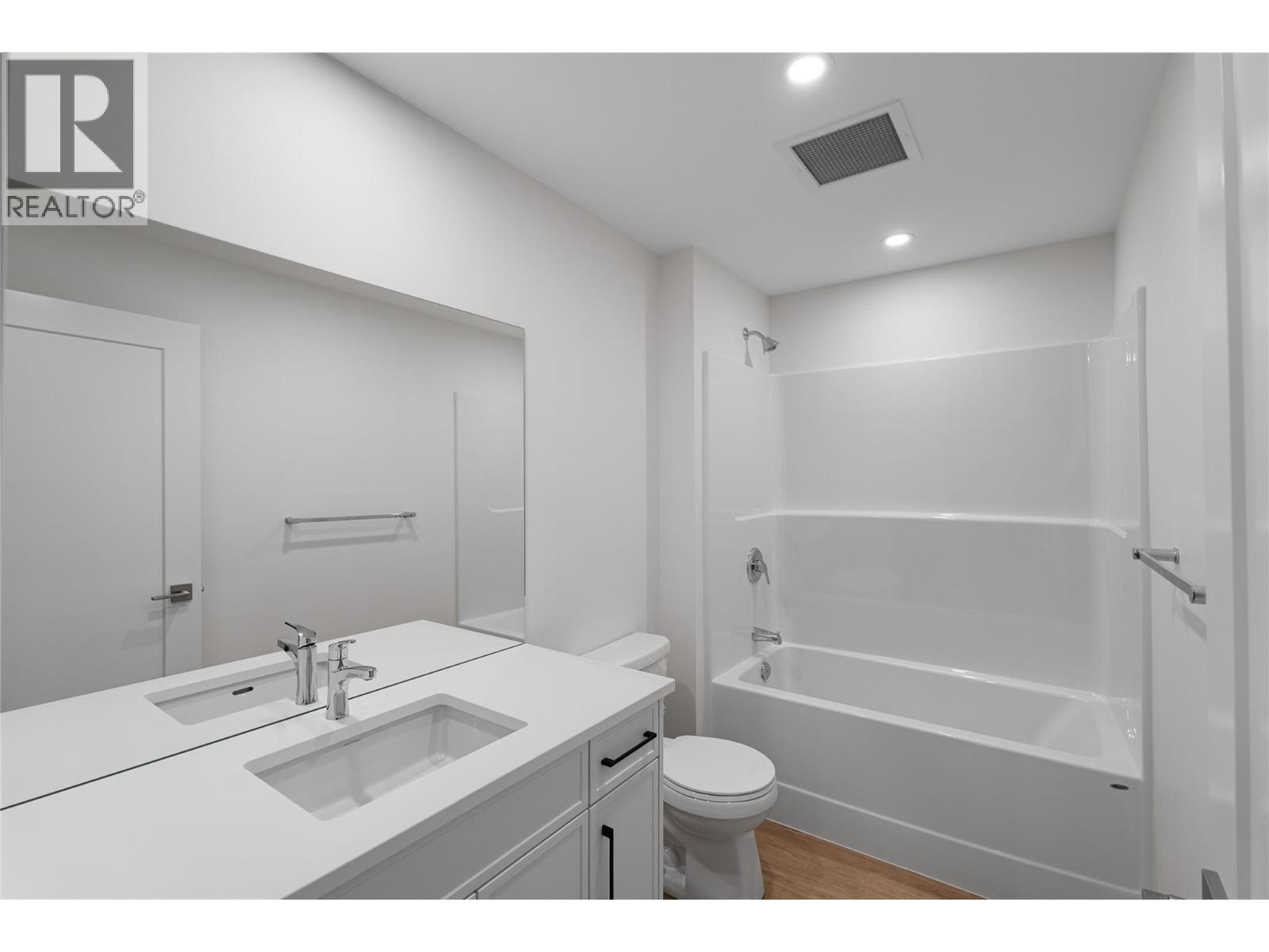 1844 Qu'Appelle Boulevard Unit# 101, Kamloops, BC - Indoor Photo Showing Bathroom