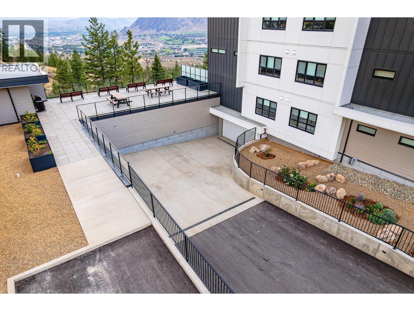 1844 Qu'Appelle Boulevard Unit# 101, Kamloops, BC - Outdoor With Exterior