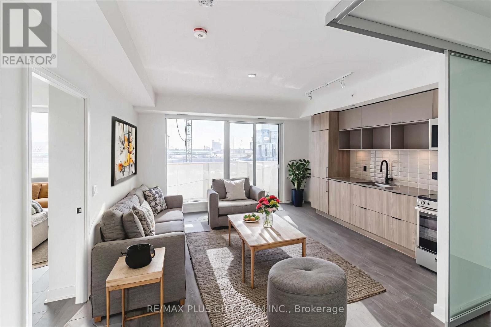 405 - 60 Tannery Road, Toronto, ON - Indoor Photo Showing Living Room