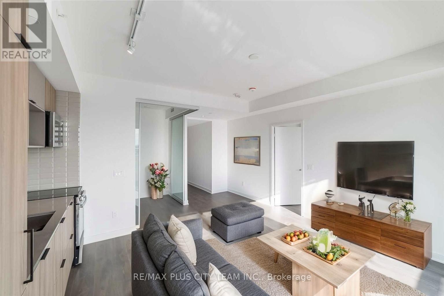 405 - 60 Tannery Road, Toronto, ON - Indoor Photo Showing Living Room