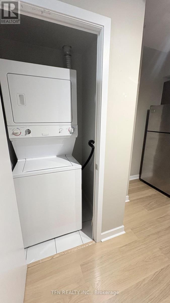 504 - 33 Bay Street, Toronto, ON - Indoor Photo Showing Laundry Room