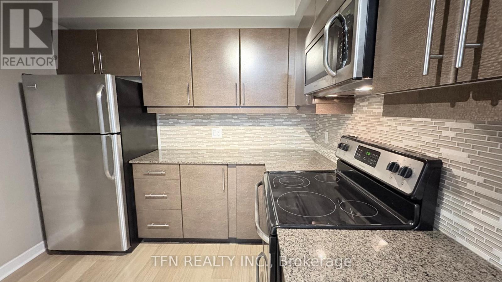 504 - 33 Bay Street, Toronto, ON - Indoor Photo Showing Kitchen