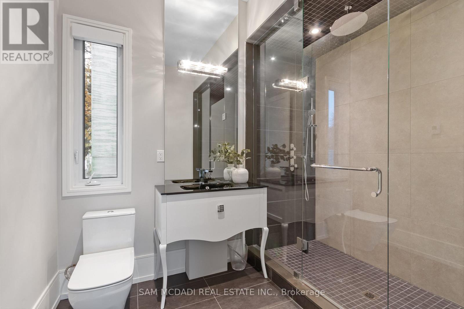 67 Lake Promenade, Toronto, ON - Indoor Photo Showing Bathroom