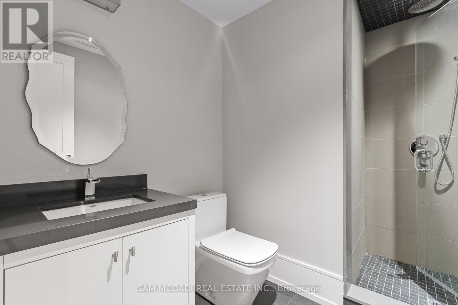 67 Lake Promenade, Toronto, ON - Indoor Photo Showing Bathroom