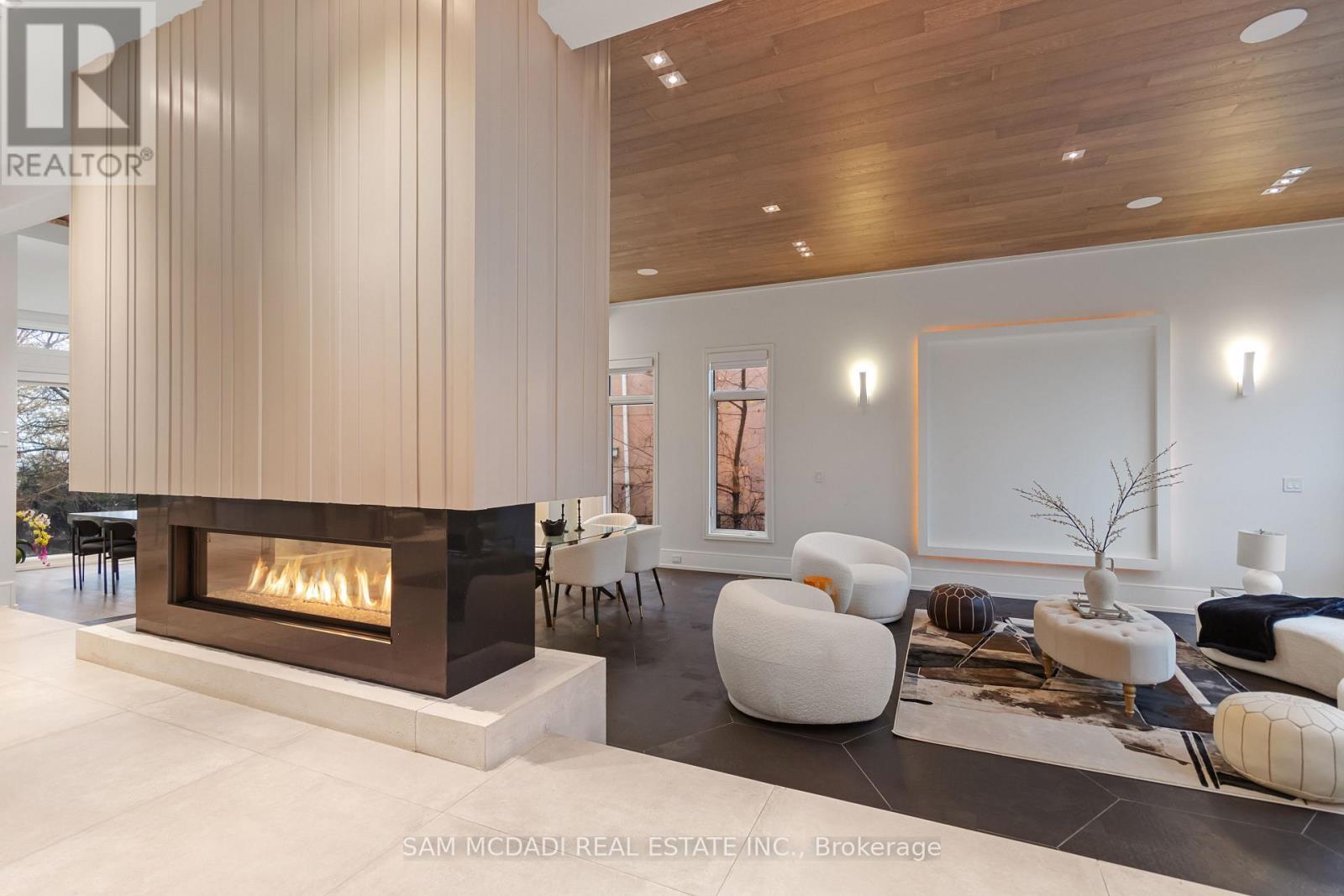 67 Lake Promenade, Toronto, ON - Indoor With Fireplace