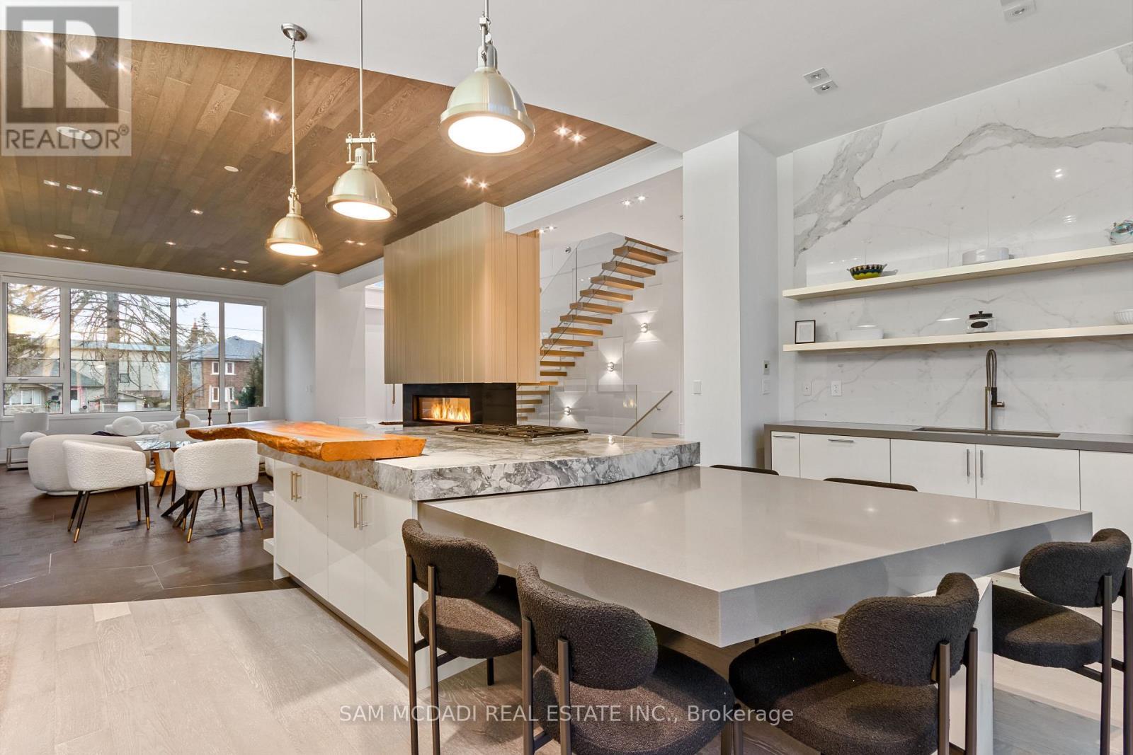 67 Lake Promenade, Toronto, ON - Indoor