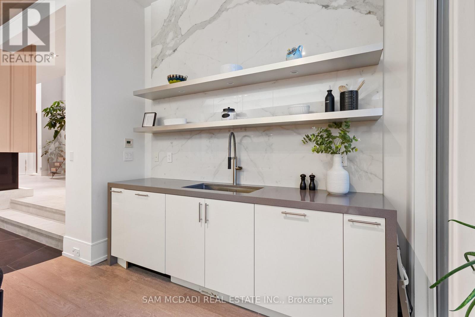 67 Lake Promenade, Toronto, ON - Indoor Photo Showing Kitchen