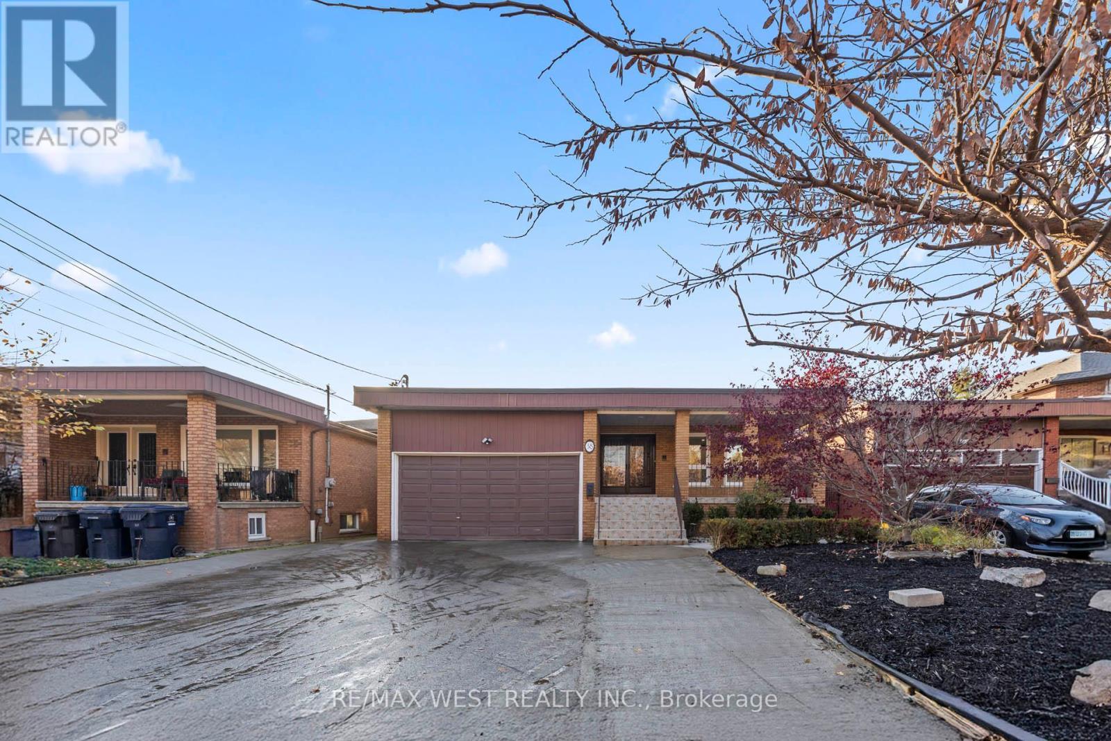 D - 38 Larchmere Avenue, Toronto, ON - Outdoor