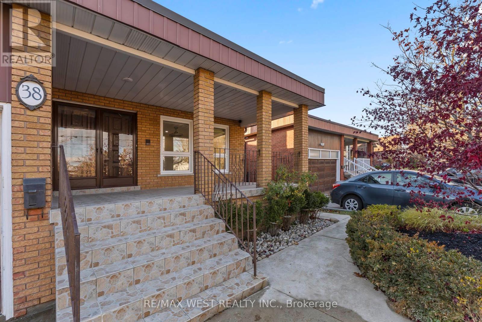 D - 38 Larchmere Avenue, Toronto, ON - Outdoor