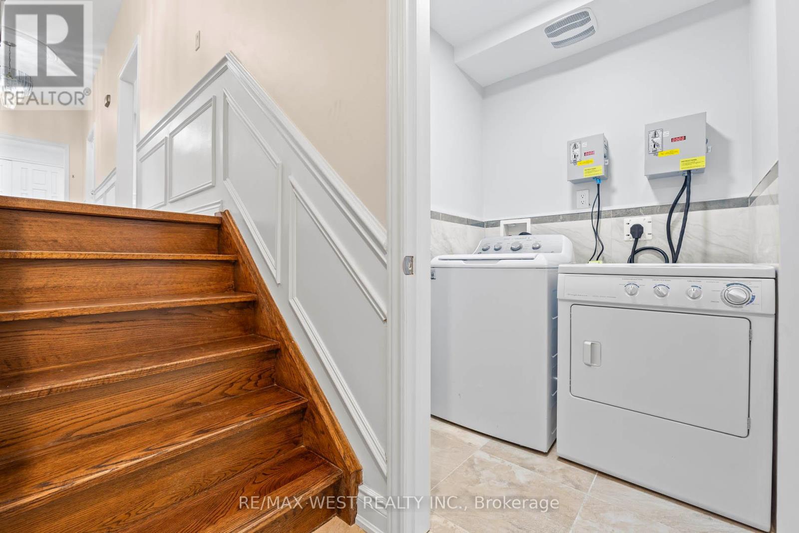 D - 38 Larchmere Avenue, Toronto, ON - Indoor Photo Showing Laundry Room