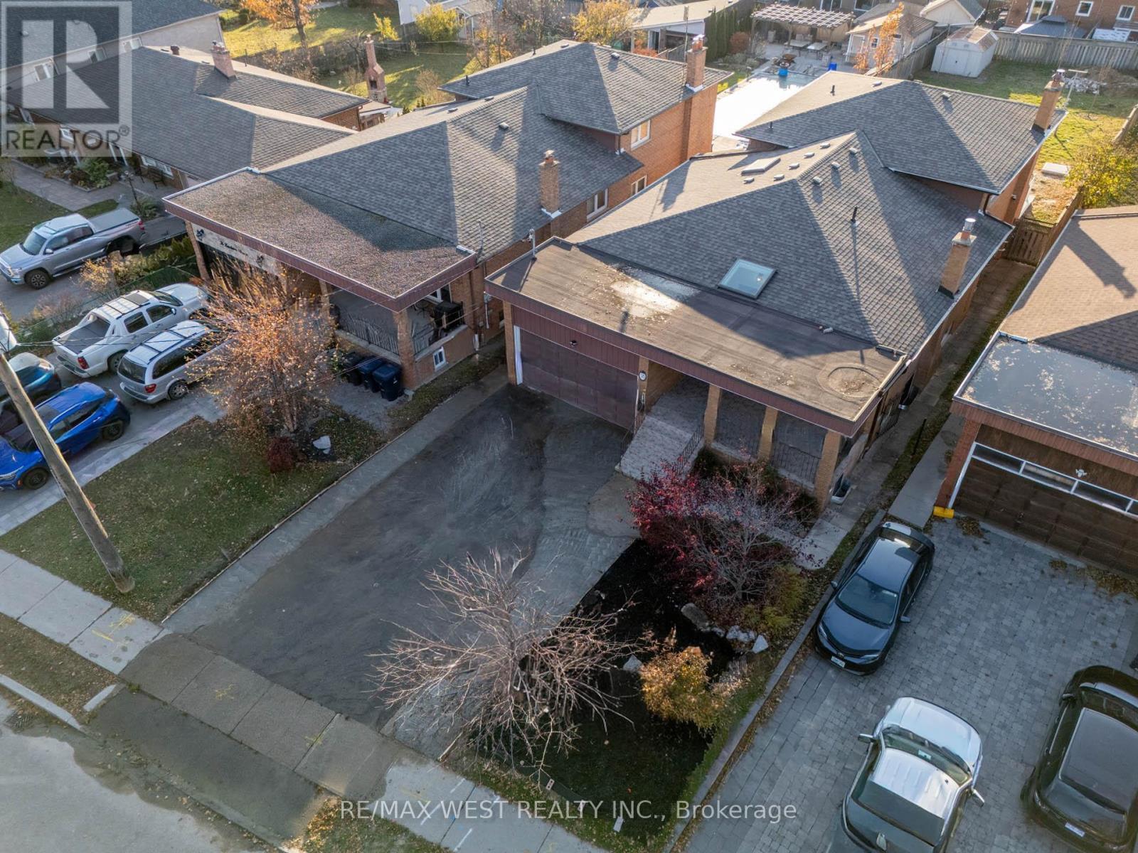 D - 38 Larchmere Avenue, Toronto, ON - Outdoor