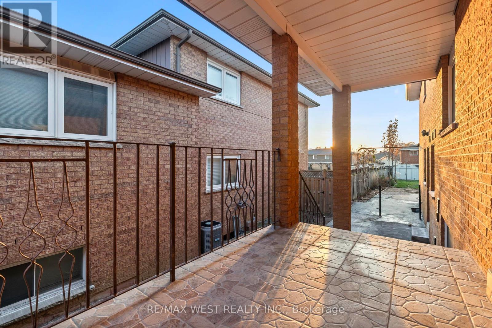 D - 38 Larchmere Avenue, Toronto, ON - Outdoor With Exterior