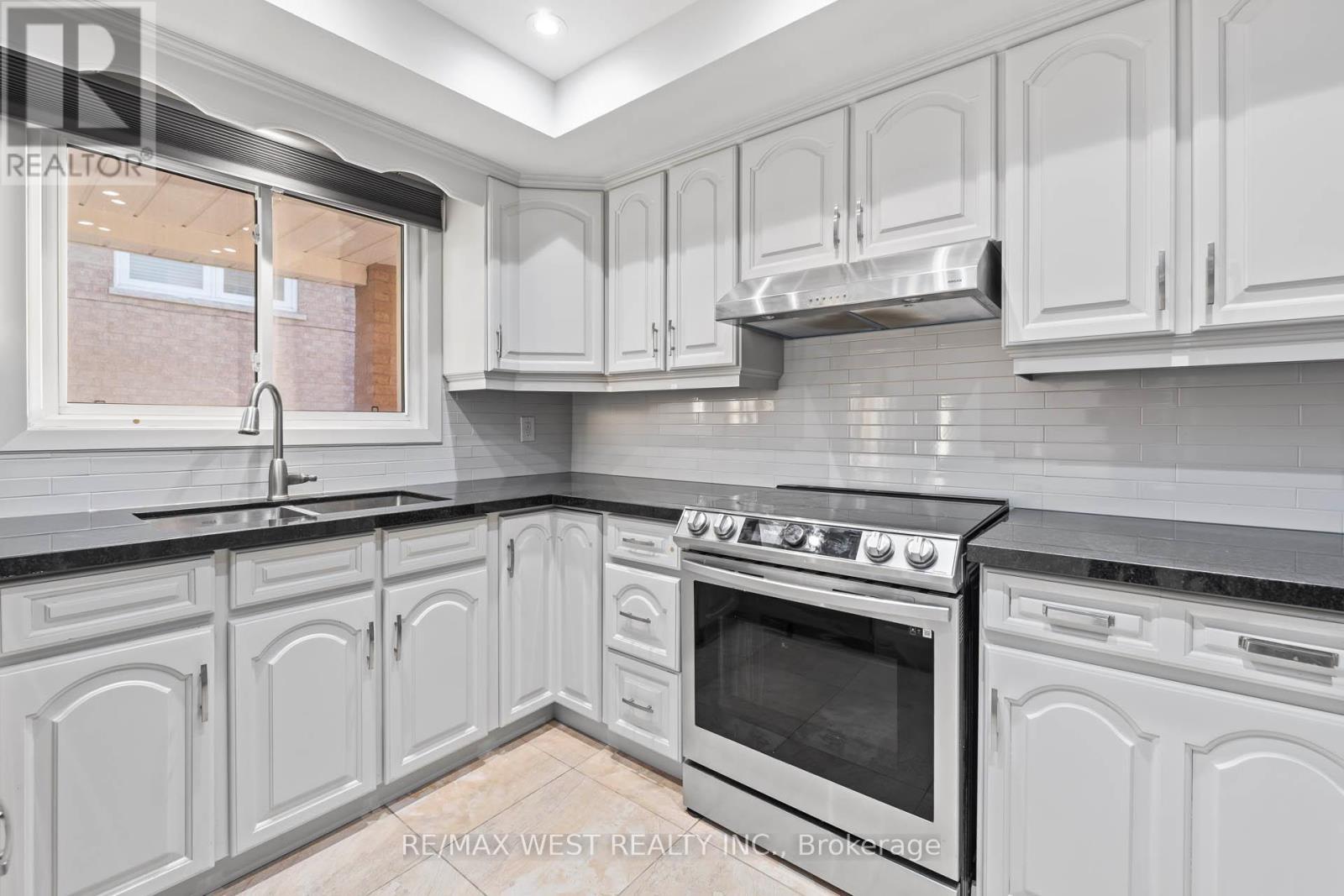 D - 38 Larchmere Avenue, Toronto, ON - Indoor Photo Showing Other Room