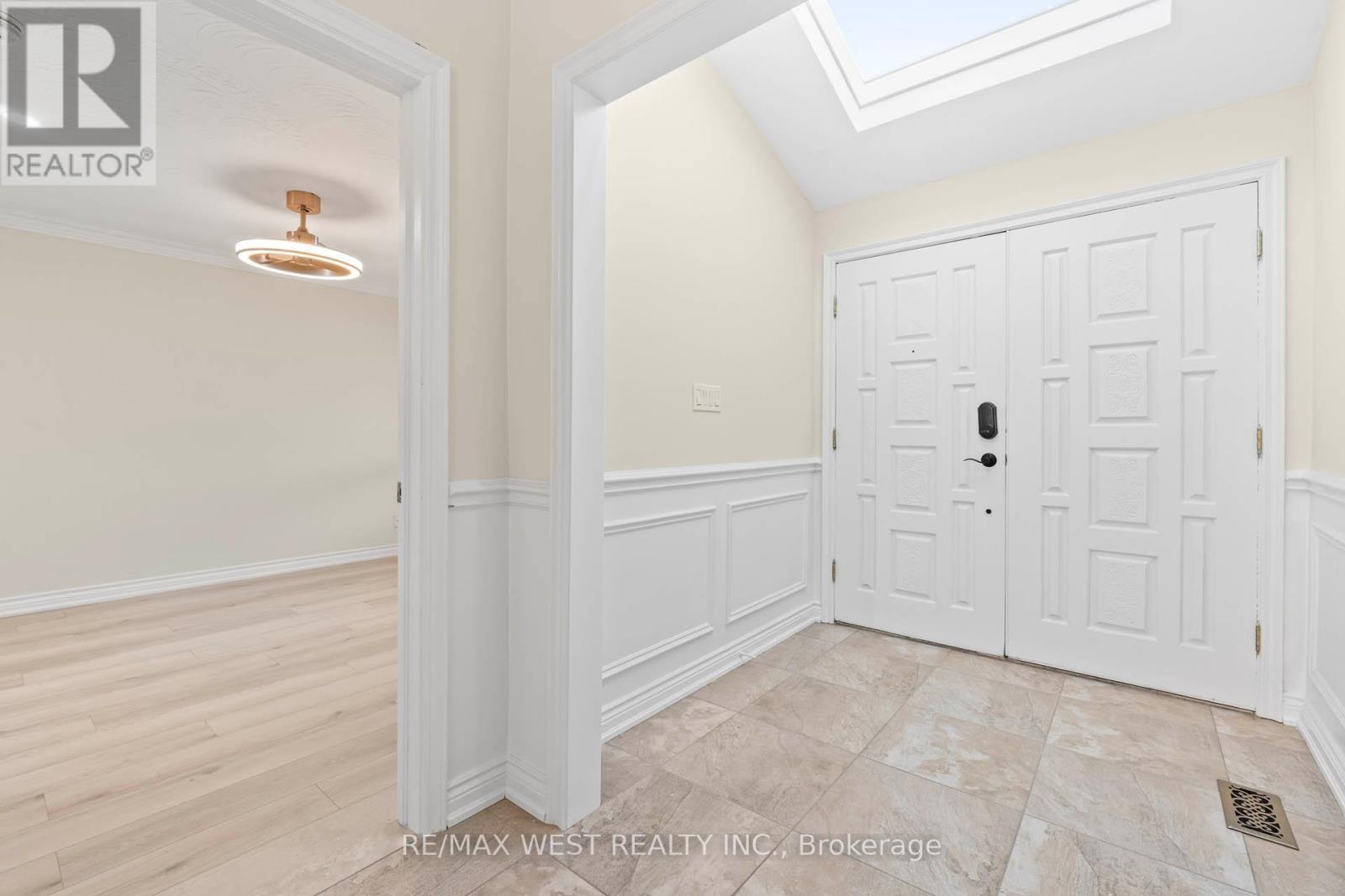 D - 38 Larchmere Avenue, Toronto, ON - Indoor Photo Showing Other Room