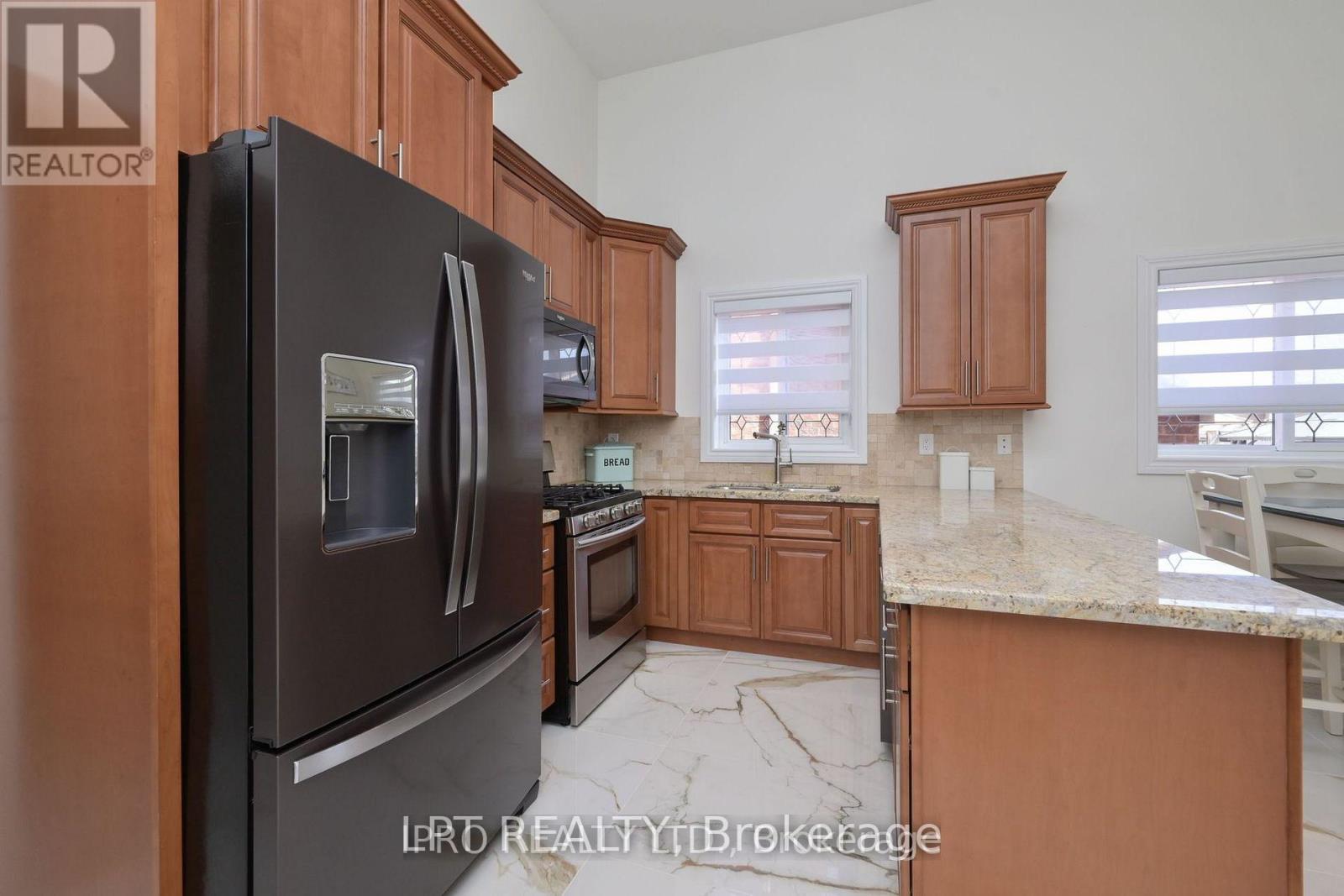 19 Terrastone Court, Caledon, ON - Indoor Photo Showing Kitchen