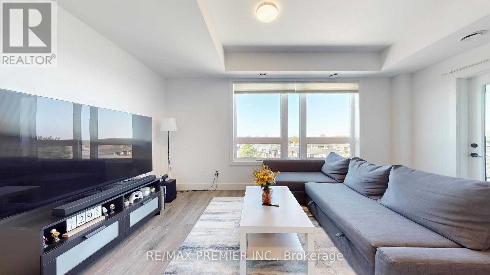 511 - 26 Lowes Road W, Guelph, ON - Indoor Photo Showing Living Room