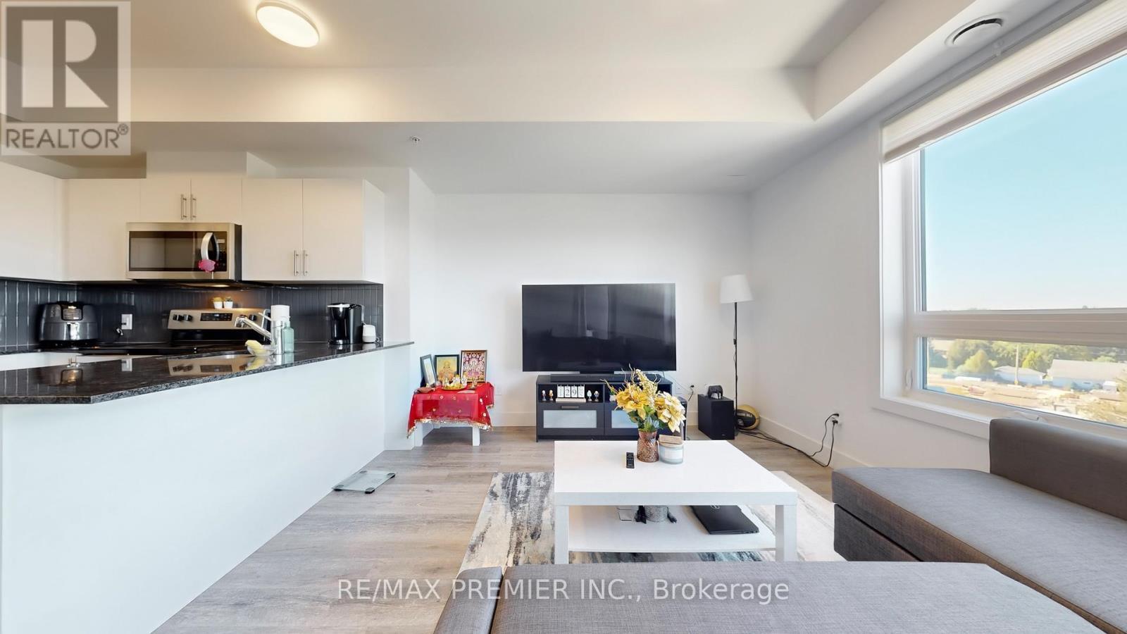 511 - 26 Lowes Road W, Guelph, ON - Indoor