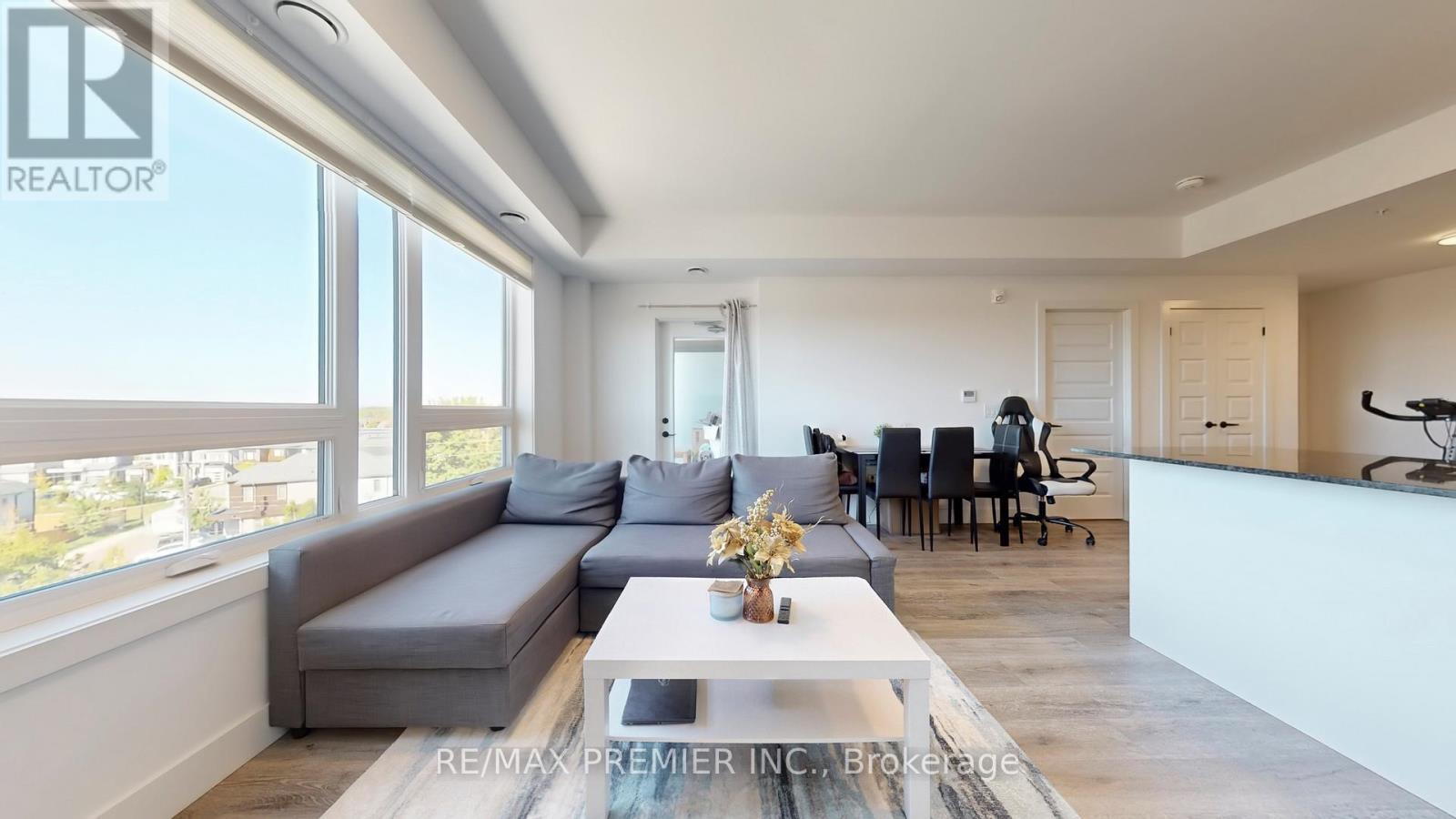 511 - 26 Lowes Road W, Guelph, ON - Indoor Photo Showing Living Room