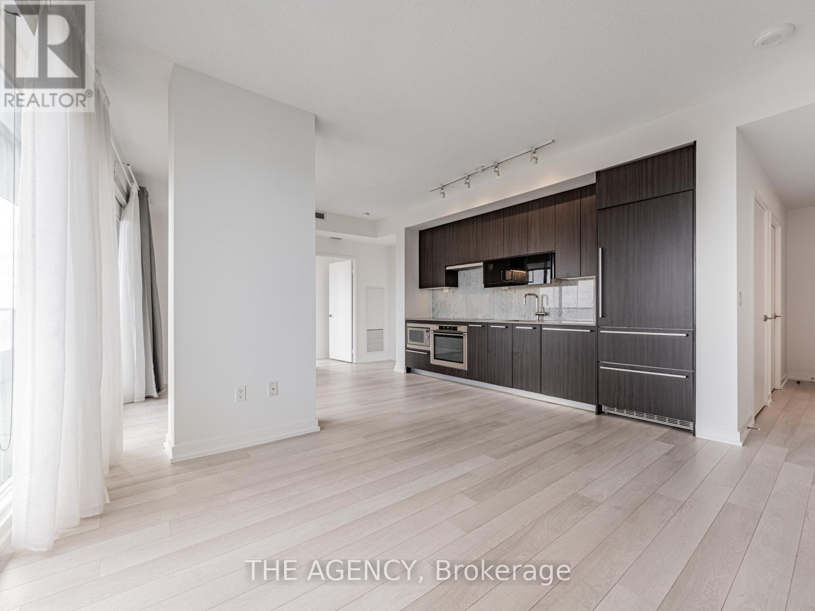 3702 - 117 Mcmahon Drive, Toronto, ON - Indoor Photo Showing Kitchen