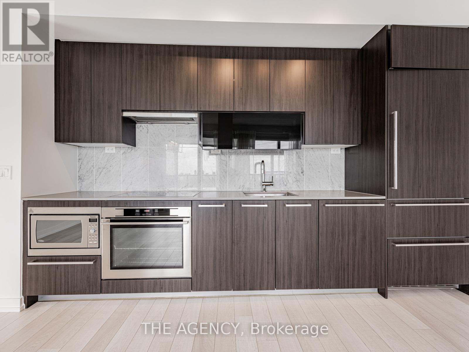3702 - 117 Mcmahon Drive, Toronto, ON - Indoor Photo Showing Kitchen
