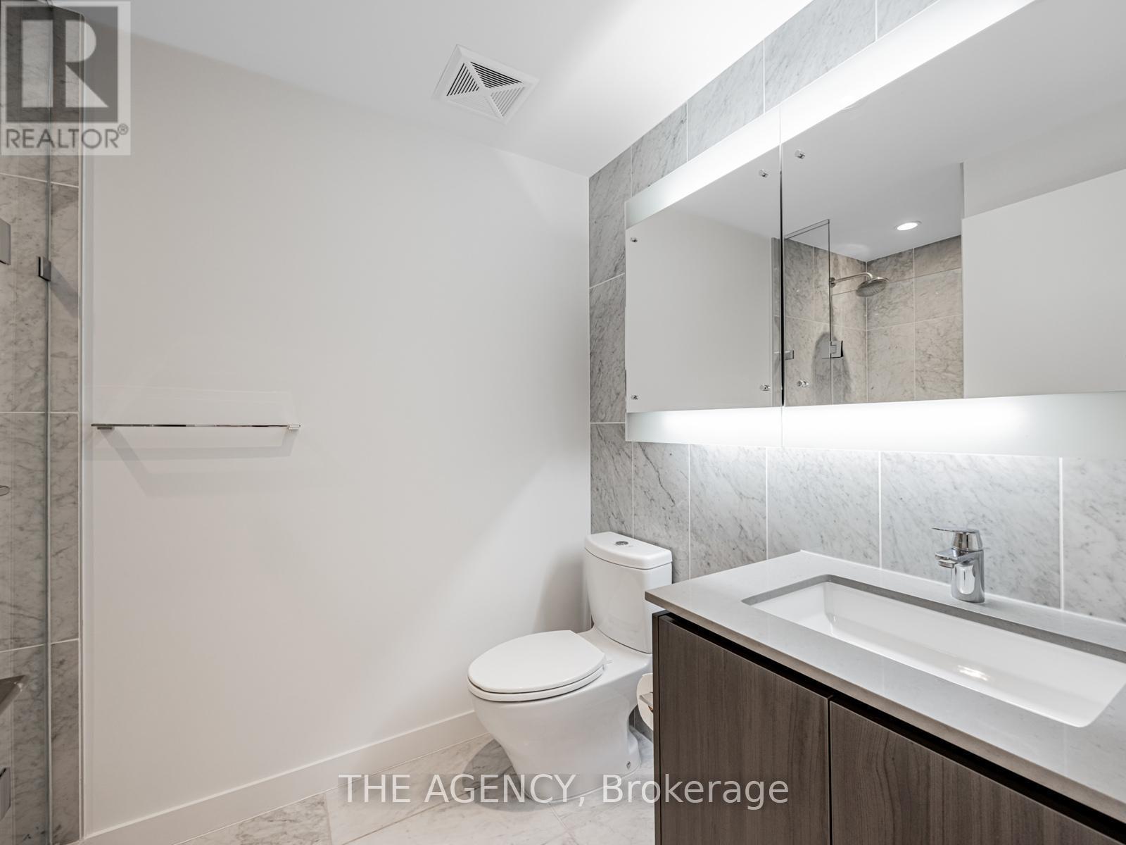 3702 - 117 Mcmahon Drive, Toronto, ON - Indoor Photo Showing Bathroom