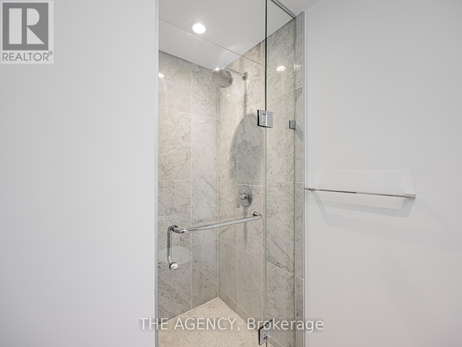 3702 - 117 Mcmahon Drive, Toronto, ON - Photo Showing Bathroom