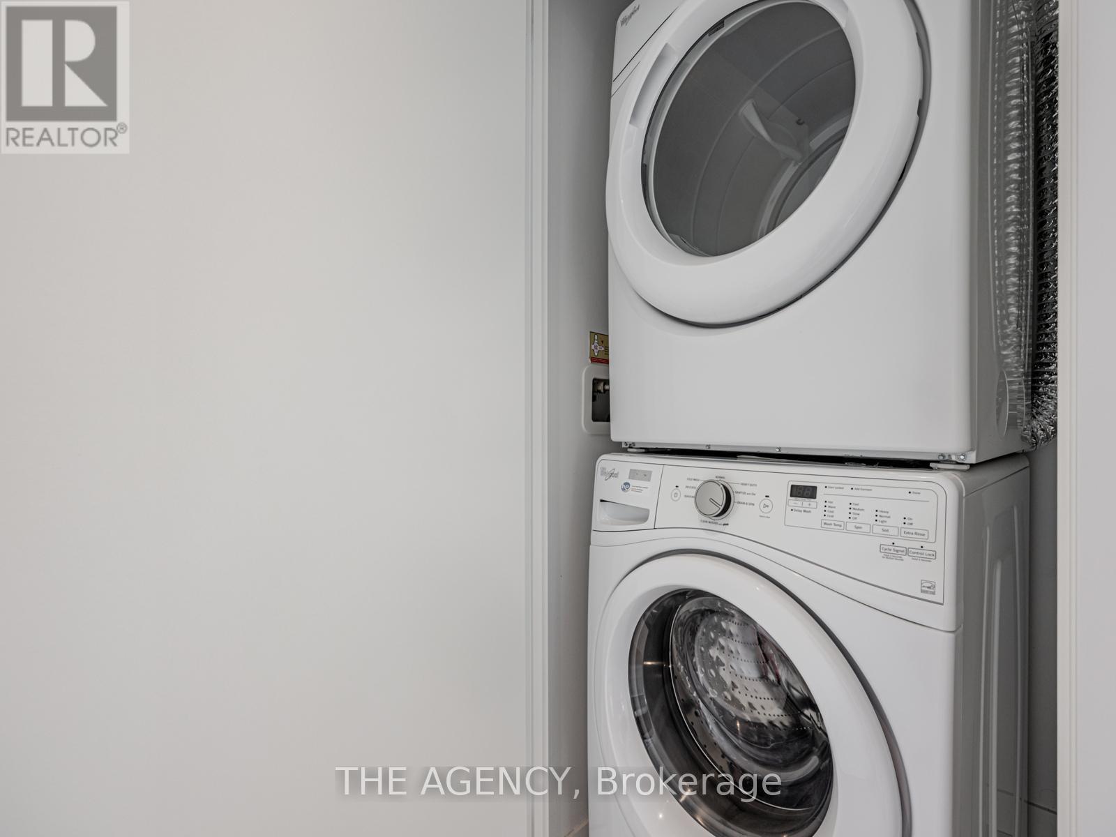 3702 - 117 Mcmahon Drive, Toronto, ON - Indoor Photo Showing Laundry Room