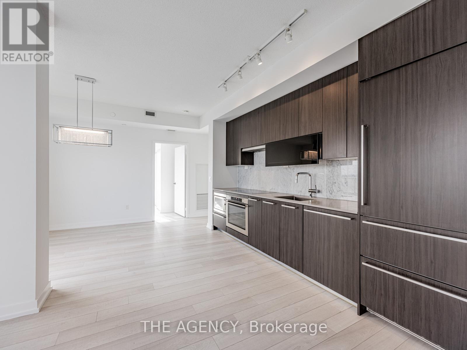 3702 - 117 Mcmahon Drive, Toronto, ON - Indoor Photo Showing Kitchen