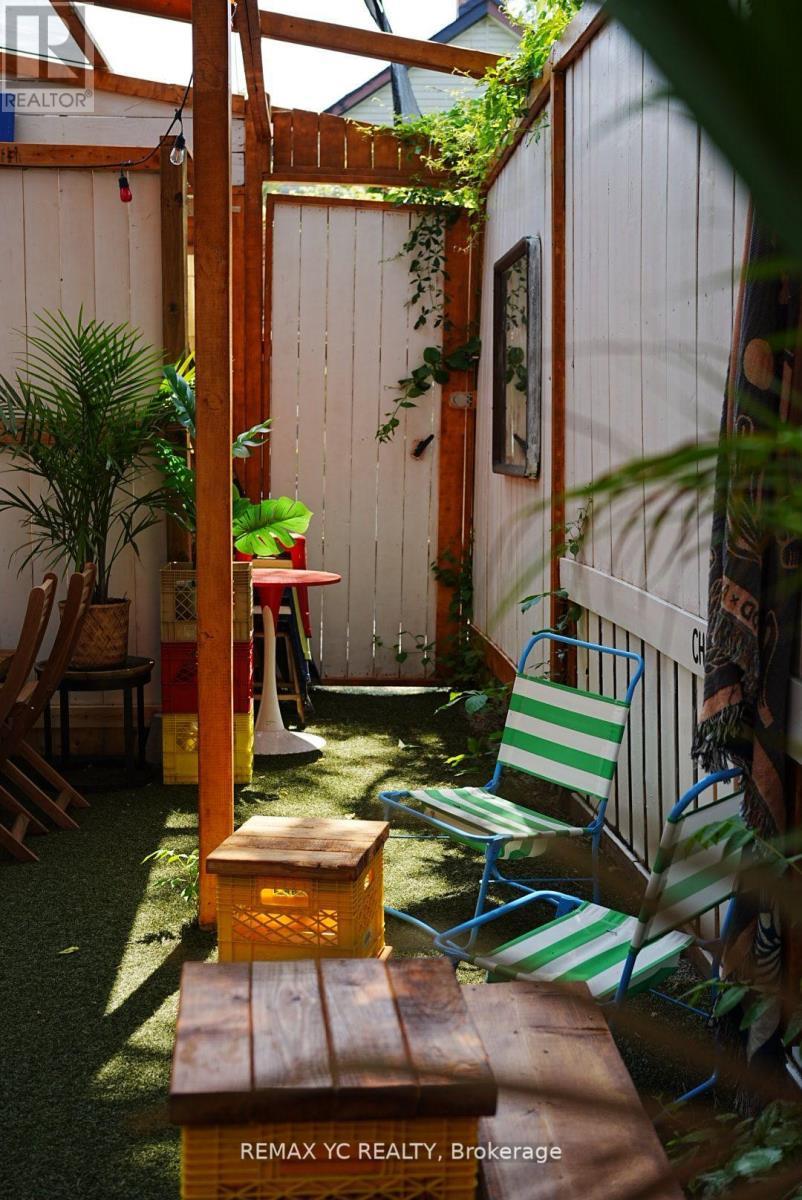 811 Queen Street W, Toronto, ON