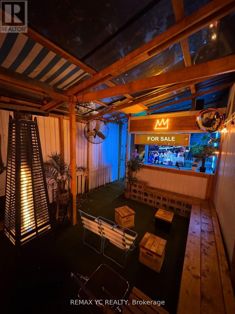 811 Queen Street W, Toronto, ON