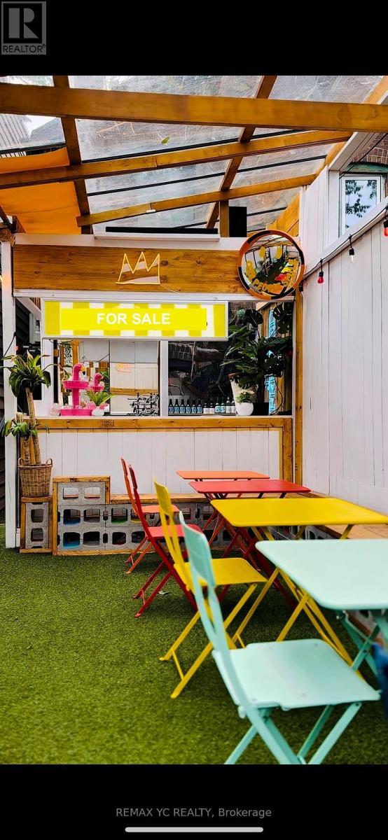 811 Queen Street W, Toronto, ON